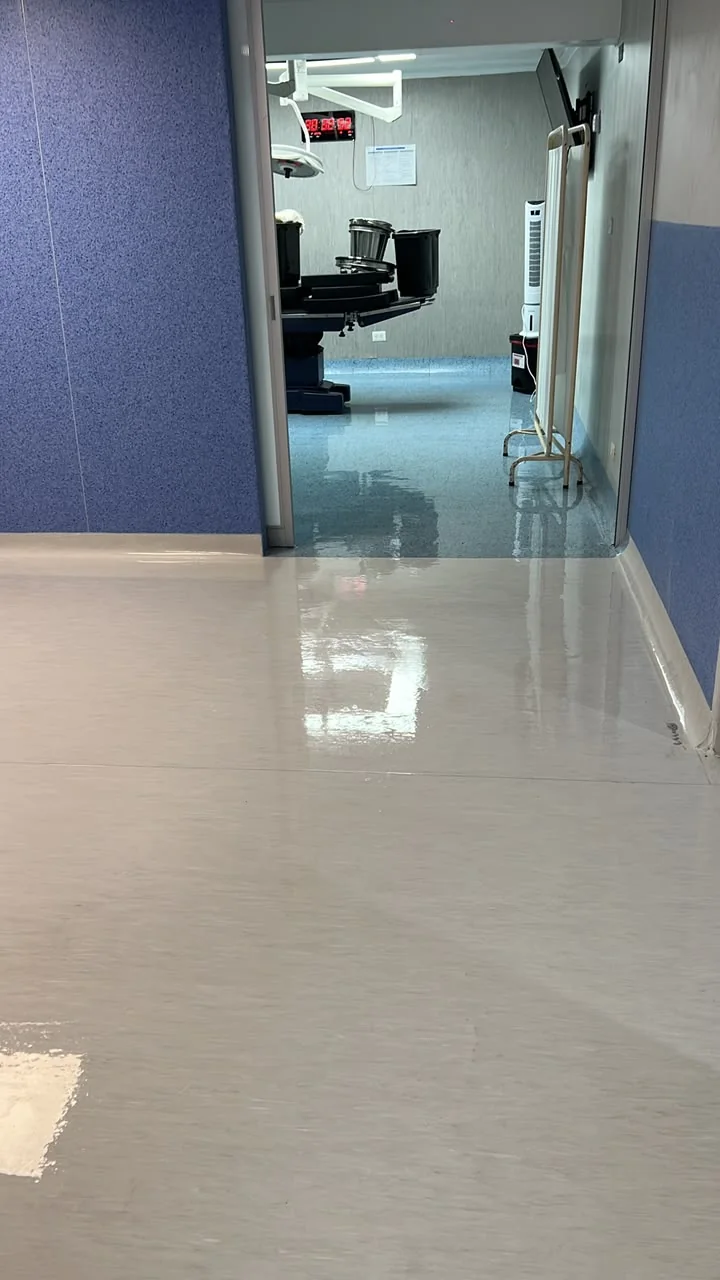 Fotografía real: Acceso a ambiente especializado