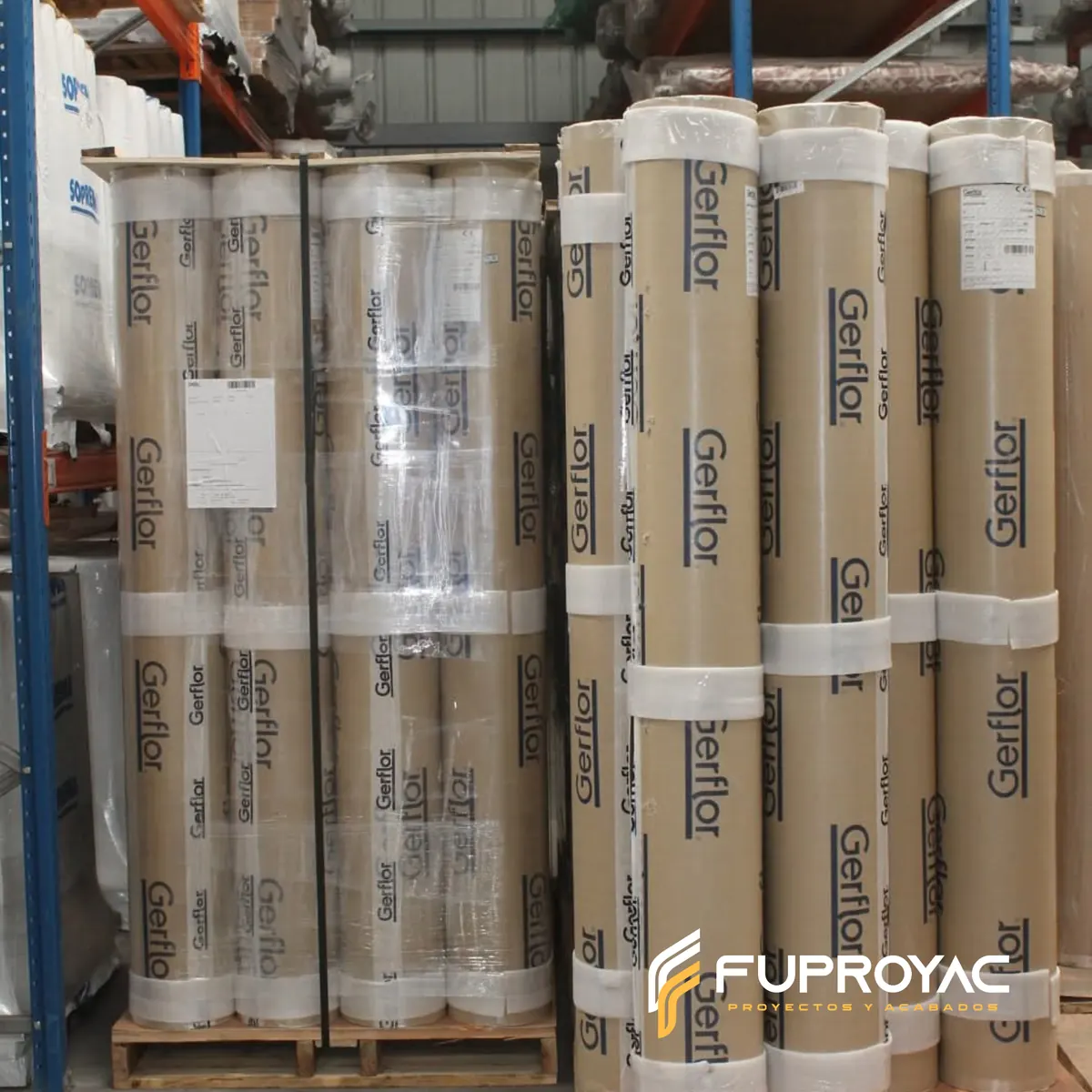 Rollos y materiales organizados en almacén, FUPROYAC